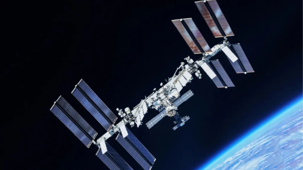 Satélite IS-33e