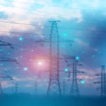 Torres de transmisión eléctrica conectadas mediante red digital que representa el uso de inteligencia artificial en el sector energético