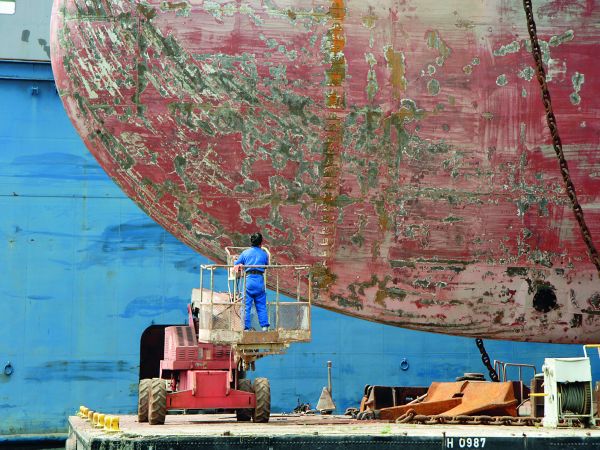 Corrosión en casco de barco: integridad marítima 