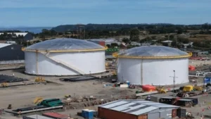 Cúpulas geodésicas de aluminio en zona sísmica y ambiente marino