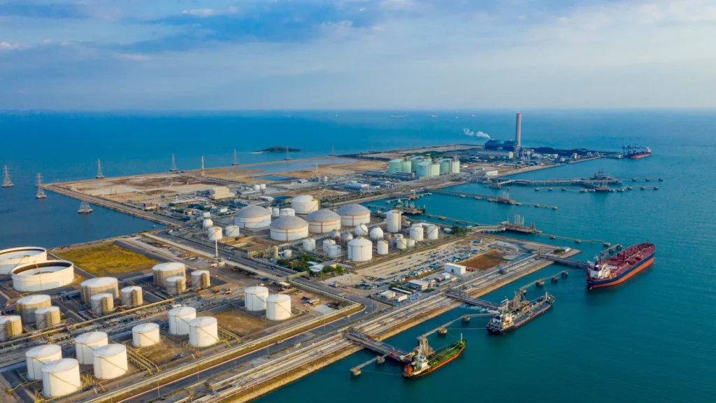 Terminal petrolera: Tipos, funciones operativas y activos críticos