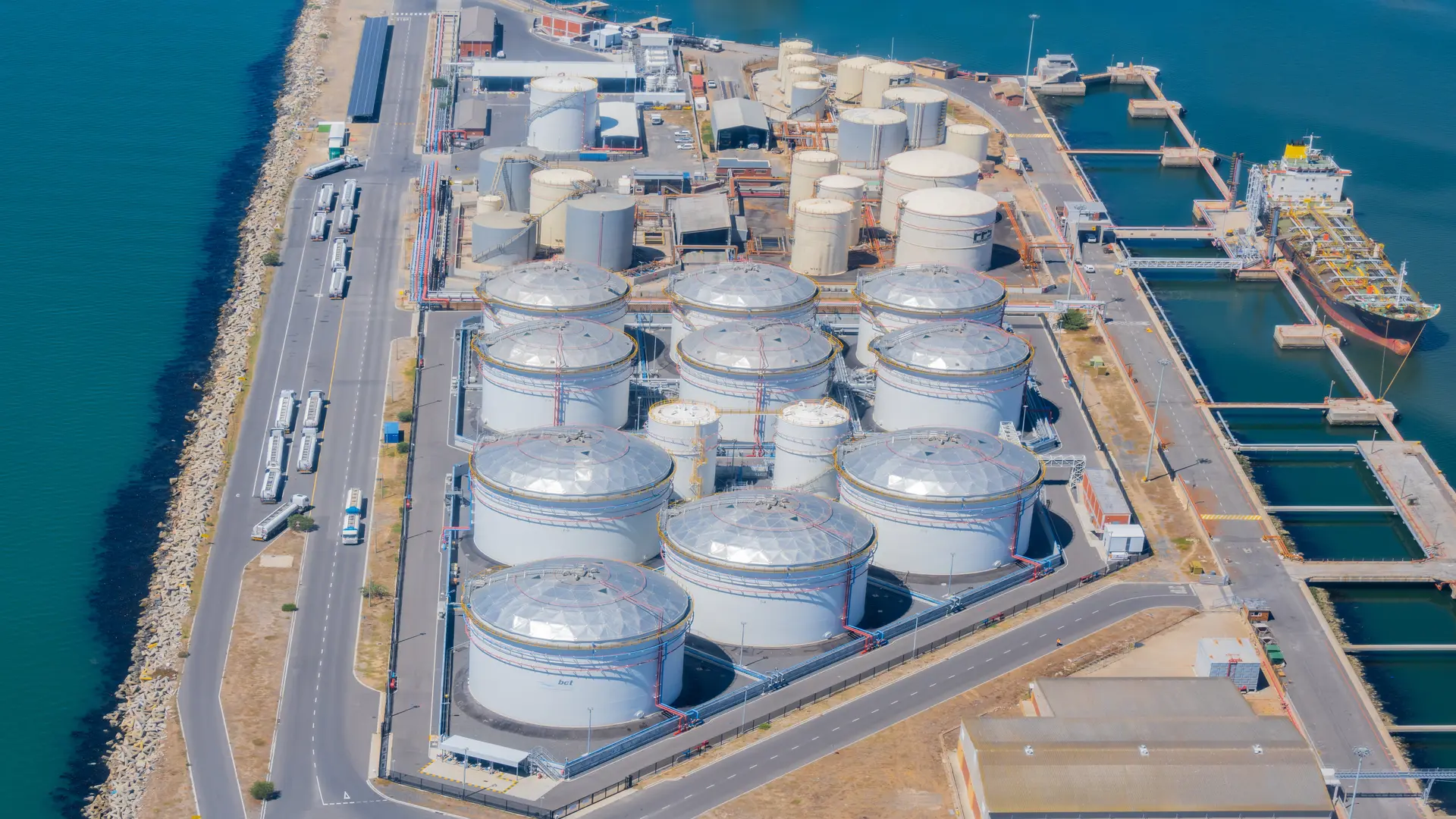 Recycled aluminum for geodesic domes of storage tanks