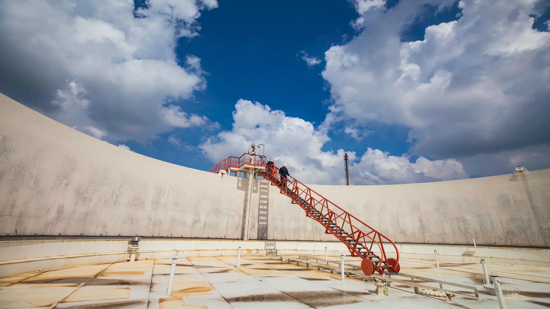 Sellos para techos flotantes: funciones, tipos y materiales.