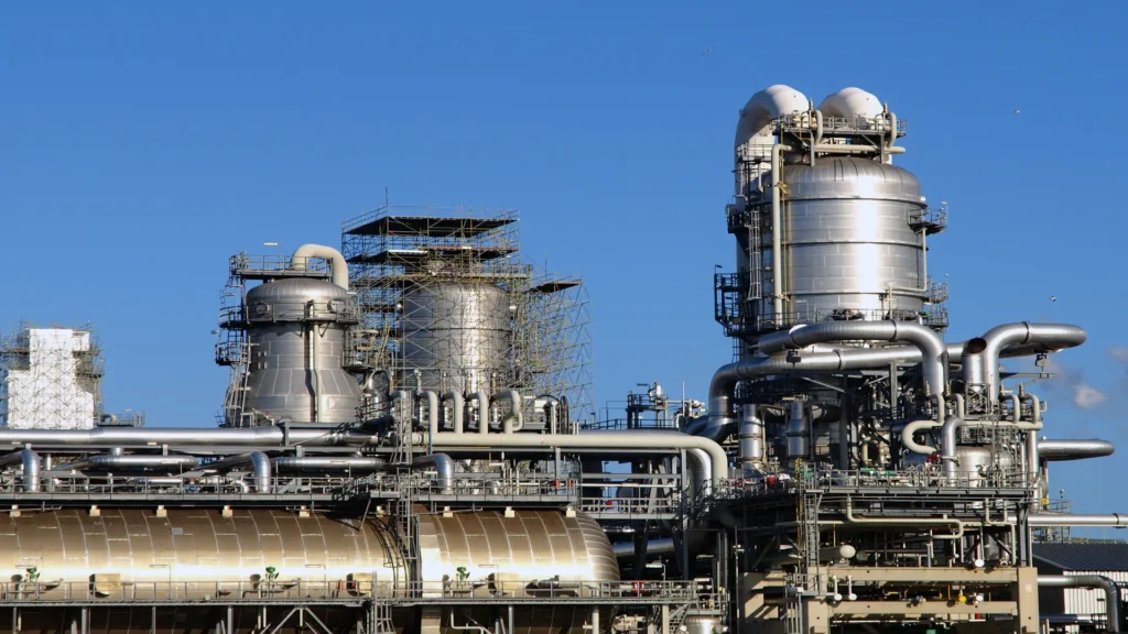 Types of reactors and their role in hydrocarbon refining processes
