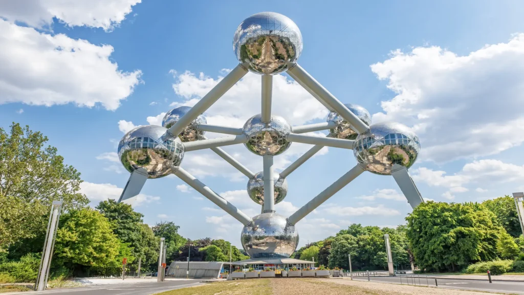 The Atomium: Icon of materials engineering and its preservation over time.