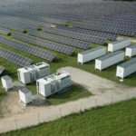 Solar power with batteries: Optimizing the energy balance