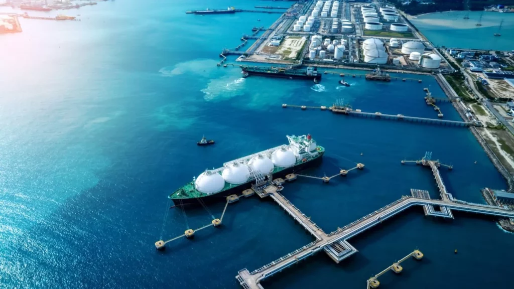 1.1 IMG P ESP shutterstock 2320781219 Estrategias para una eficiente logistica portuaria en terminales maritimos