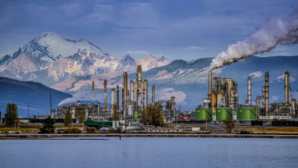 Integración de energías renovables en las refinerías: Impacto en la huella de carbono
