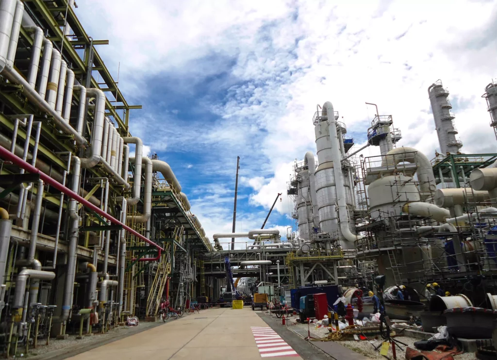 Economic impact of plant shutdowns in the oil industry.