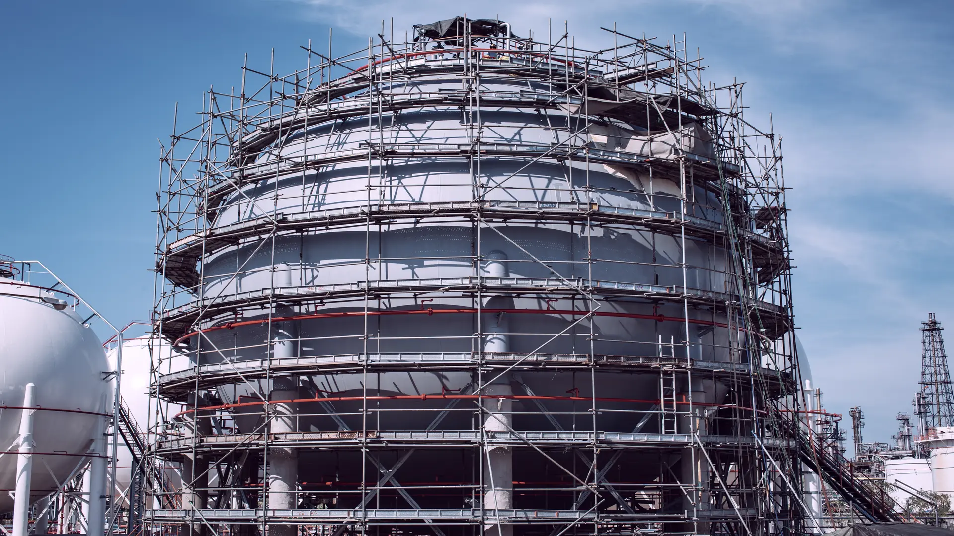 LPG Spheres: Detection of corrosion under fireproofing in columns