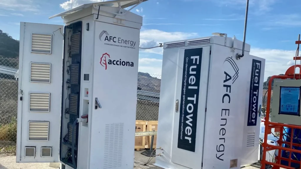 ACCIONA prueba torre de metanol que genera hidrógeno verde