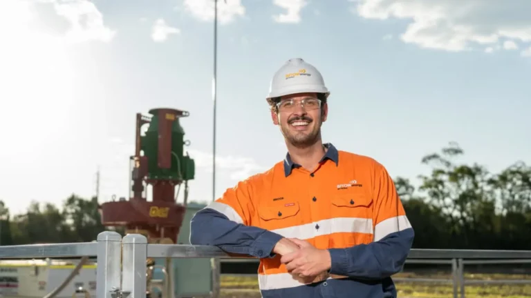 Trabajador de Arrow Energy en instalaciones del Surat Gas Project en Queensland, Australia.