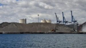 El Puerto de Alicante busca empresas para construir una planta de hidrógeno verde