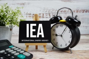 The IEA forecasts an oil surplus in 2027 after the reopening of the Strait of Hormuz