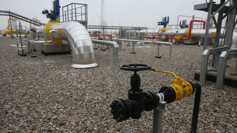 Alaska LNG afronta un nuevo obstáculo tras el bloqueo de su gasoducto