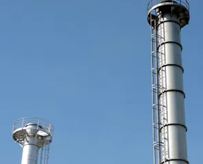 Asegurando eficiencia Consejos clave para evaluar chimeneas de acero en la Industria del petroleo Escaleras y plataformas de chimeneas