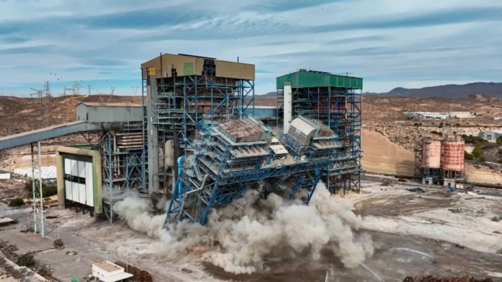 This is how the last boiler was blown up at the Carboneras thermal power plant.