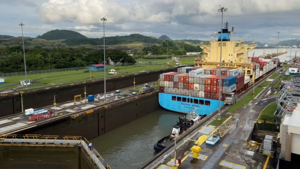 El nivel de agua en el Canal de Panamá aumenta y favorece el comercio