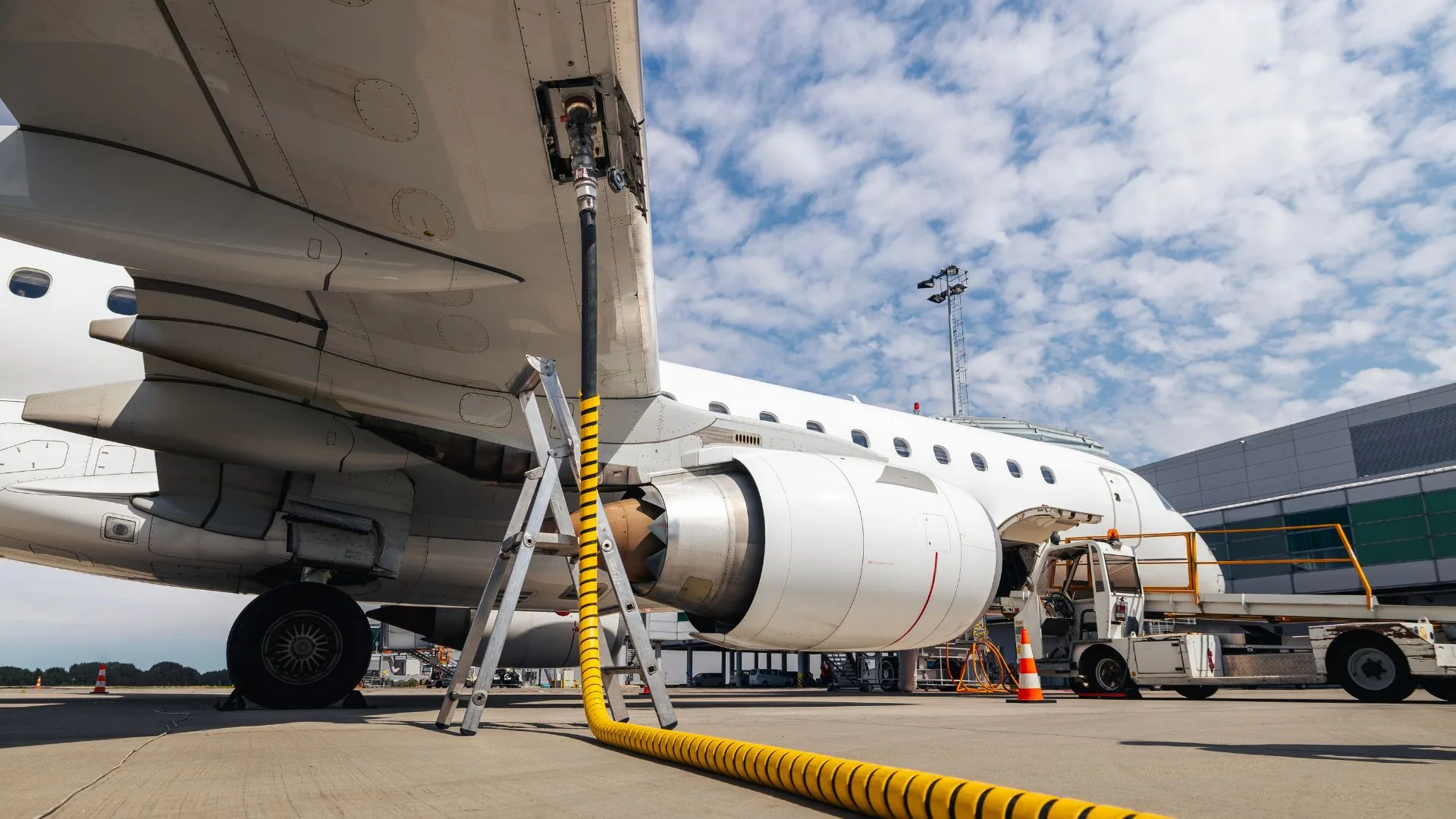 Australia asegura combustible para aviones