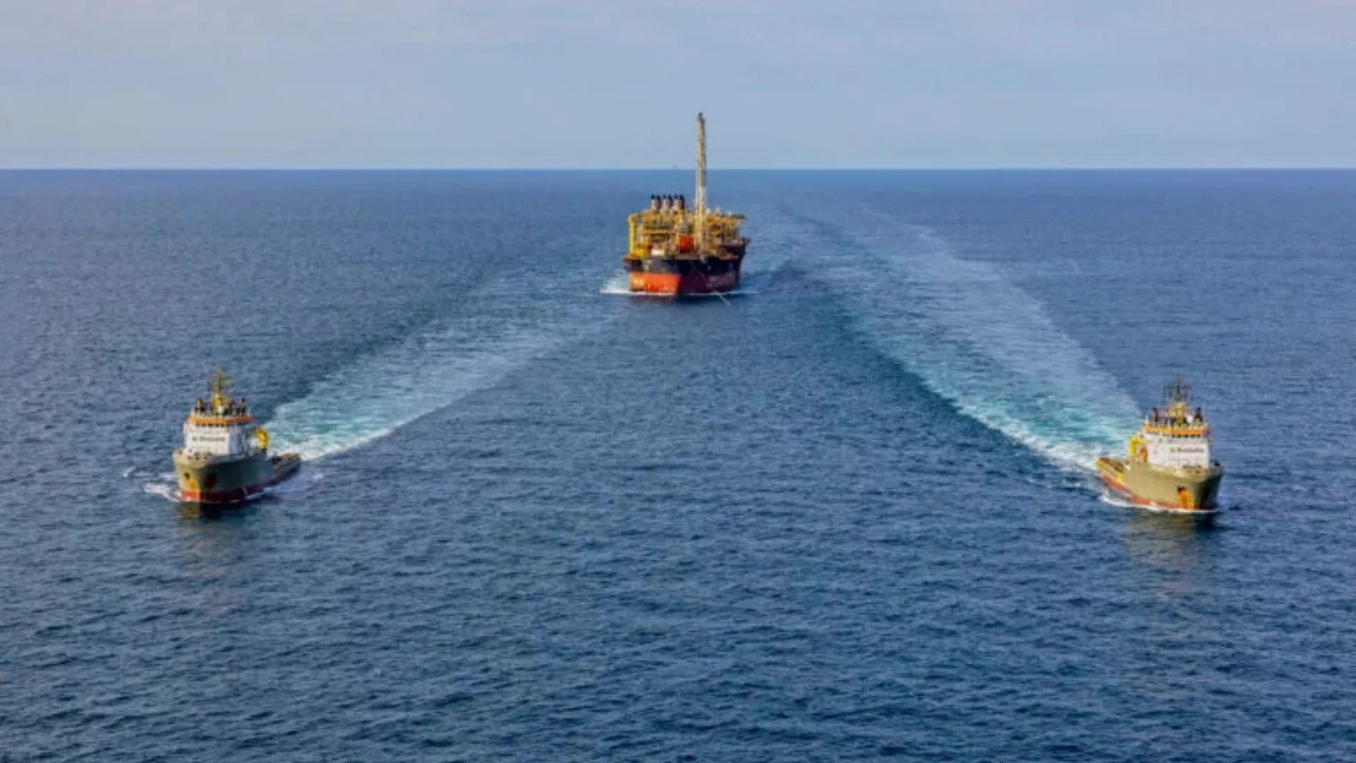 Boskalis termina el remolque transatlántico de una FPSO de 315 metros