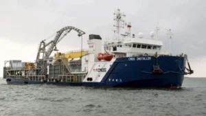 Instalador de cables submarinos inicia operaciones en parque eólico marino irlandés