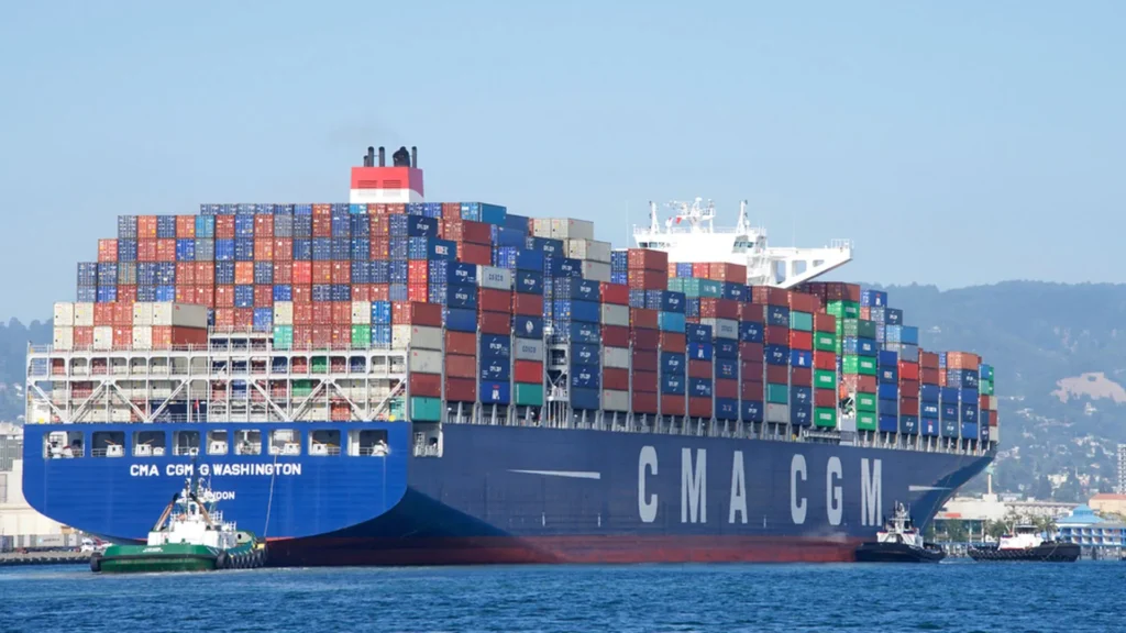 Buque de CMA CGM pierde 99 contenedores