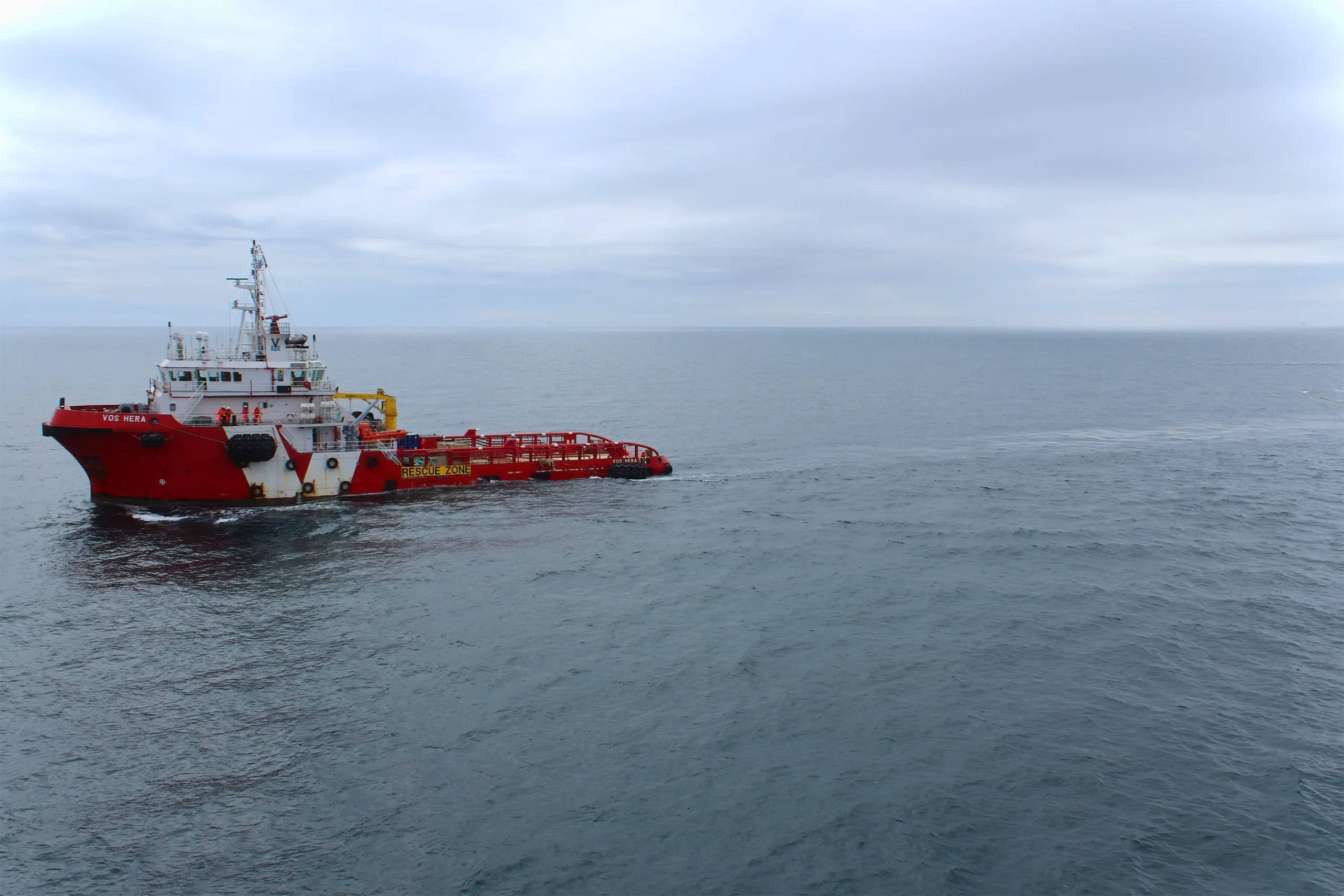 Buque offshore durante operaciones de exploración sísmica y monitoreo de yacimientos de Shearwater en Guyana.