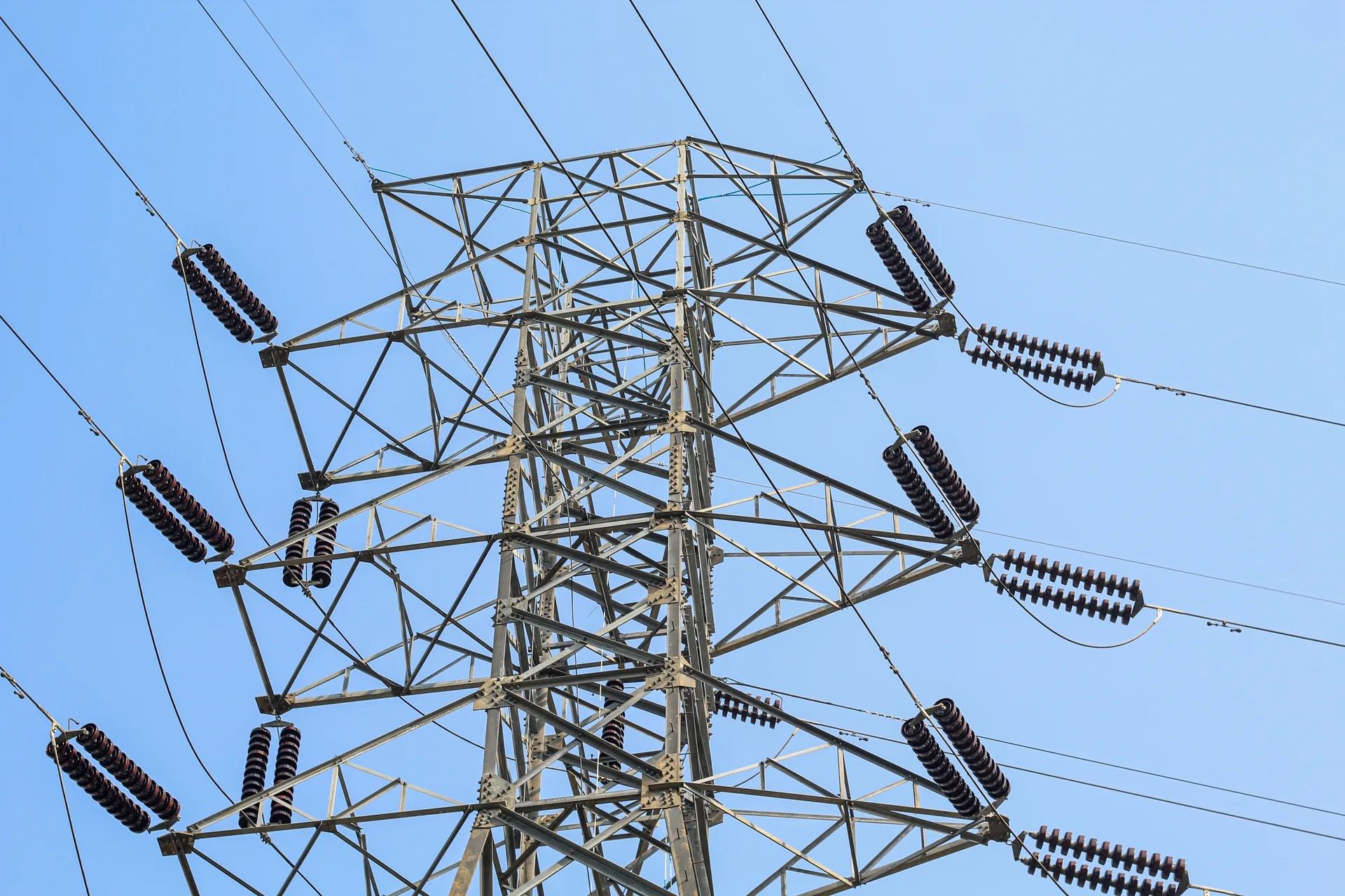 CEZ eleva previsión por precios de electricidad