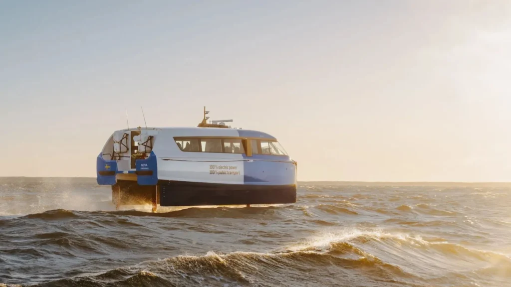 Candela P-12 Nova vuelve al transporte acuático