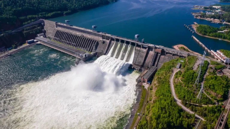 Centrales hidroeléctricas en Ecuador