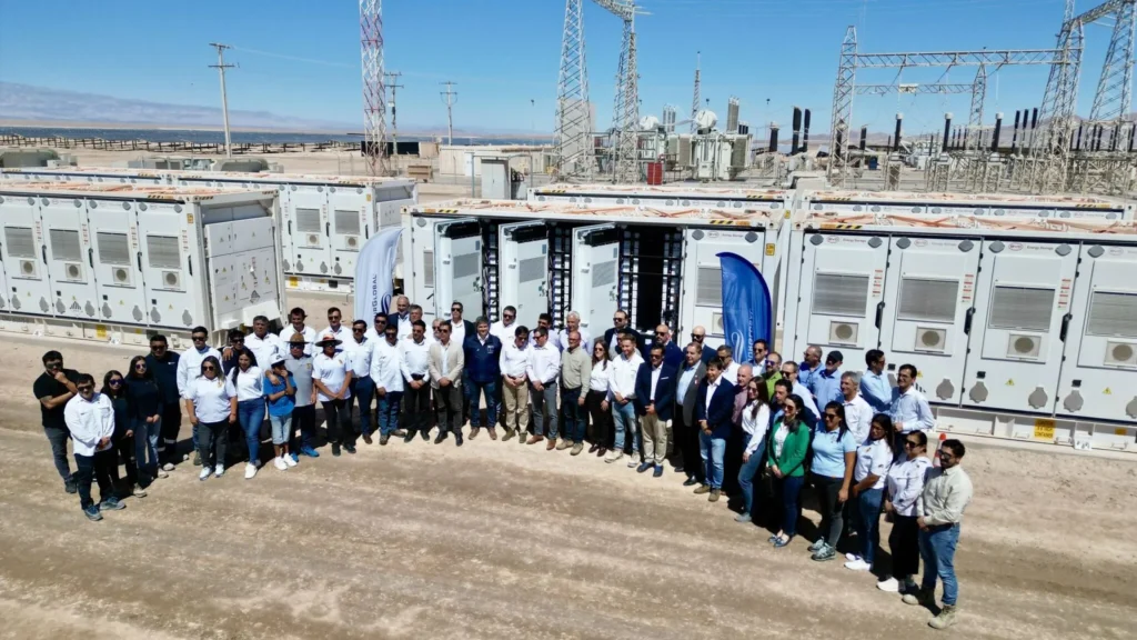 Chile inaugura planta solar con baterías