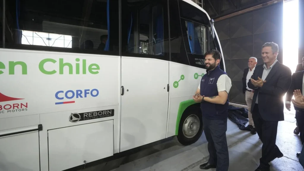 Chile lanza su primer bus a hidrógeno