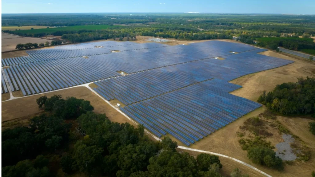 China conecta su mayor planta fotovoltaica en mina de carbón