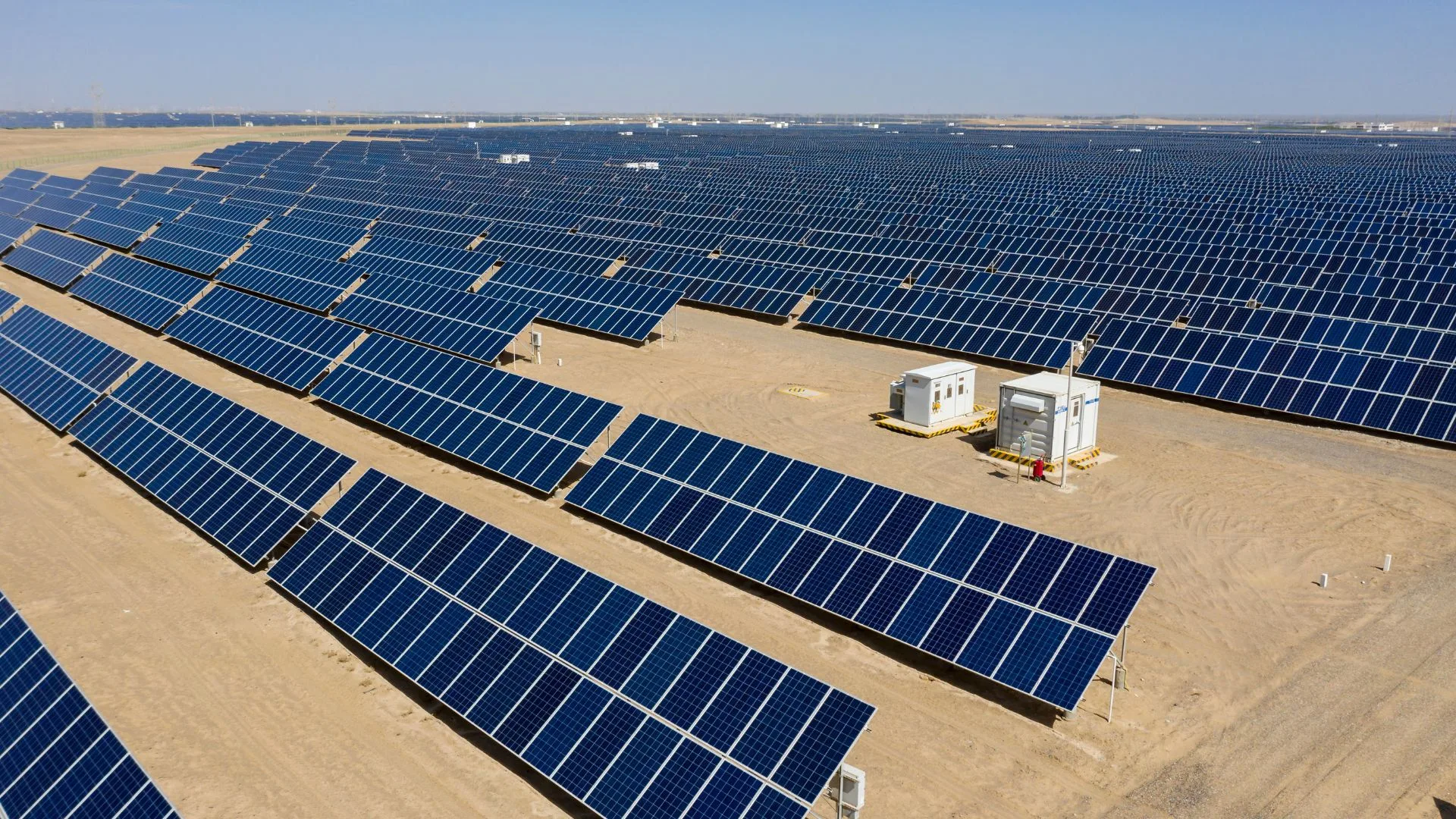 China desaprovecha 360 TWh de energía limpia por límites de su red