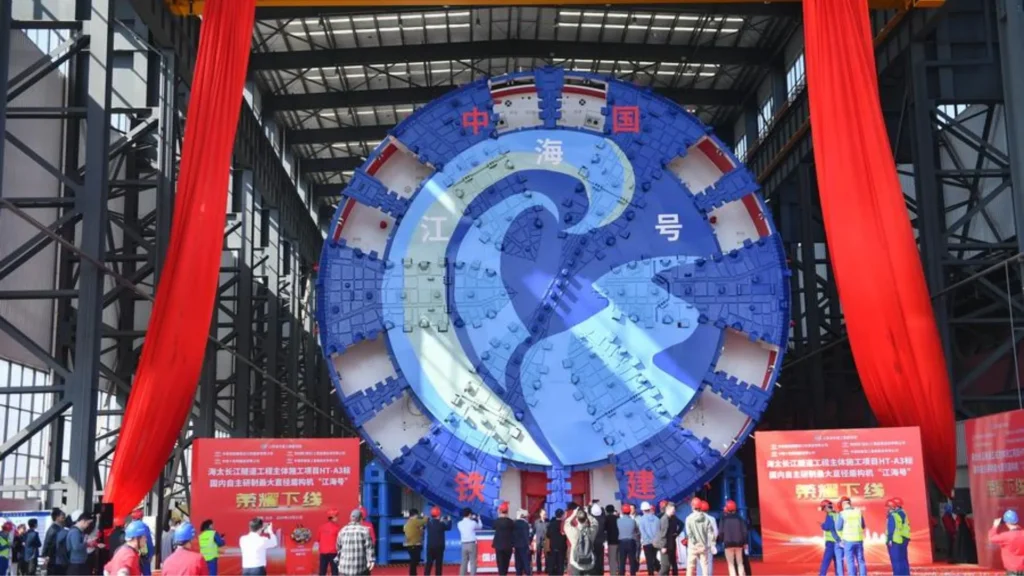 China lanza su tuneladora más grande