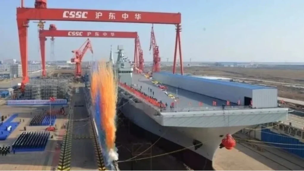 China presenta un buque portador de drones