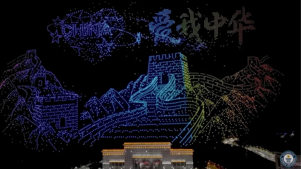 China rompe récord mundial con más de 10.000 drones en un espectáculo de luces en Shenzhen