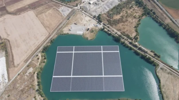 Plataforma solar flotante en Saint-Elix
