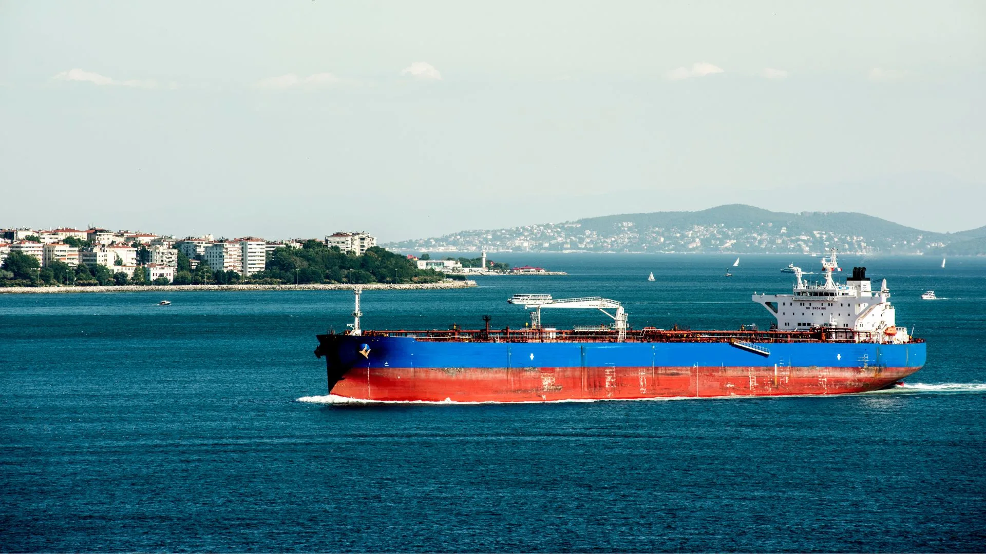 Cierre del Bab el-Mandeb amenaza exportaciones de crudo