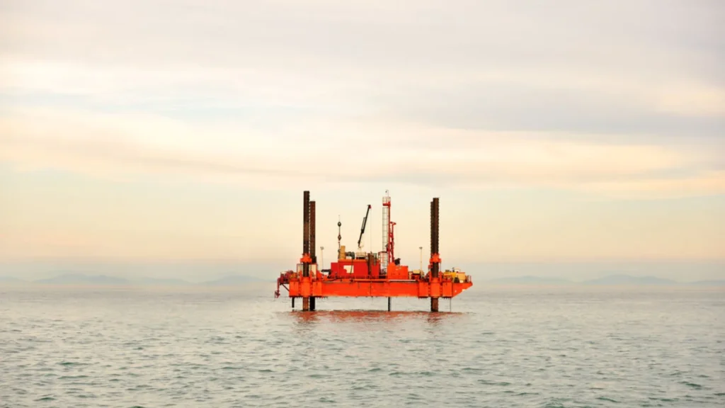 Inician las operaciones de mejora de pozos petroleros en alta mar en Turquía