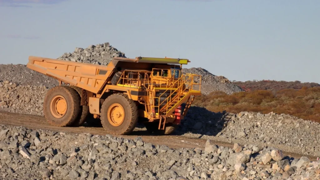 proyecto de oro con minería a cielo abierto