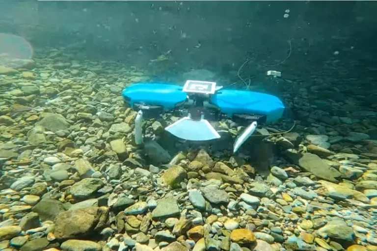 Crean robot submarino capaz de maniobrar en el agua