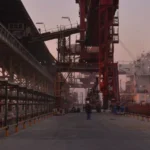 el barril de crudo adicional solo adquiere valor para el consumidor cuando puede atravesar toda la cadena de transformación