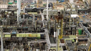 Dangote inicia refinería petrolera de $16.000 millones en Kenia