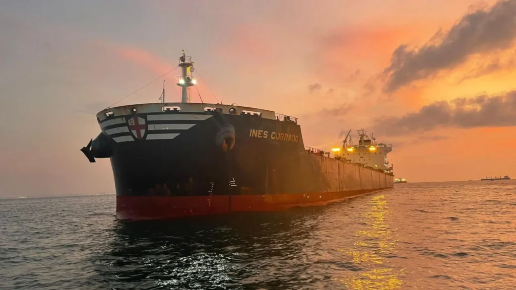 Derrame de petróleo en Changi, en el buque Ines Corrado