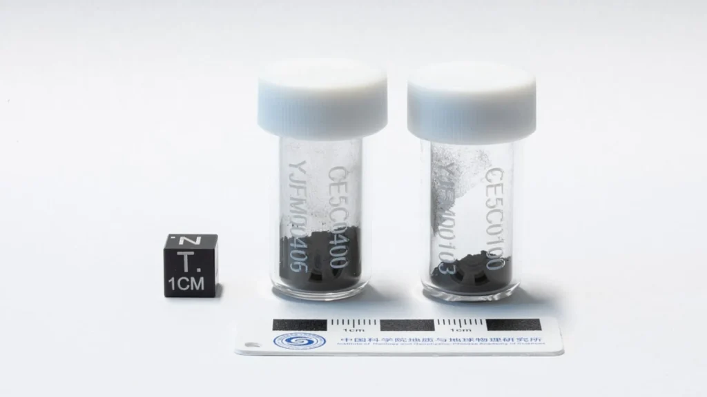 Descubren moléculas de agua en muestra lunar