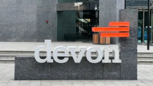 Devon Energy impulsa retorno al accionista tras completar su fusión con Coterra
