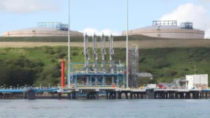 Dragon LNG abre subasta de capacidad de regasificación desde 2029