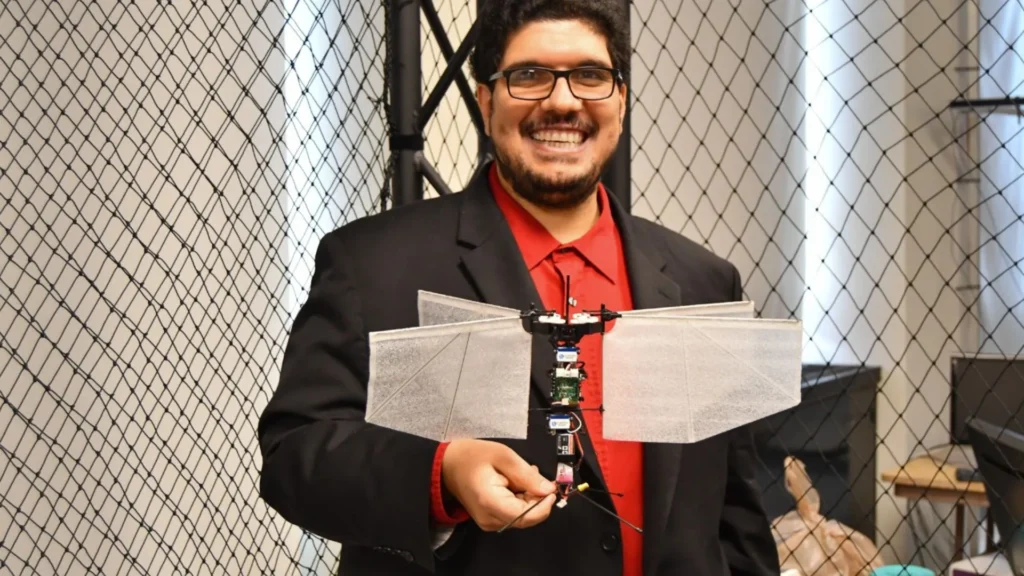 Dron polilla vuela sin IA ni GPS