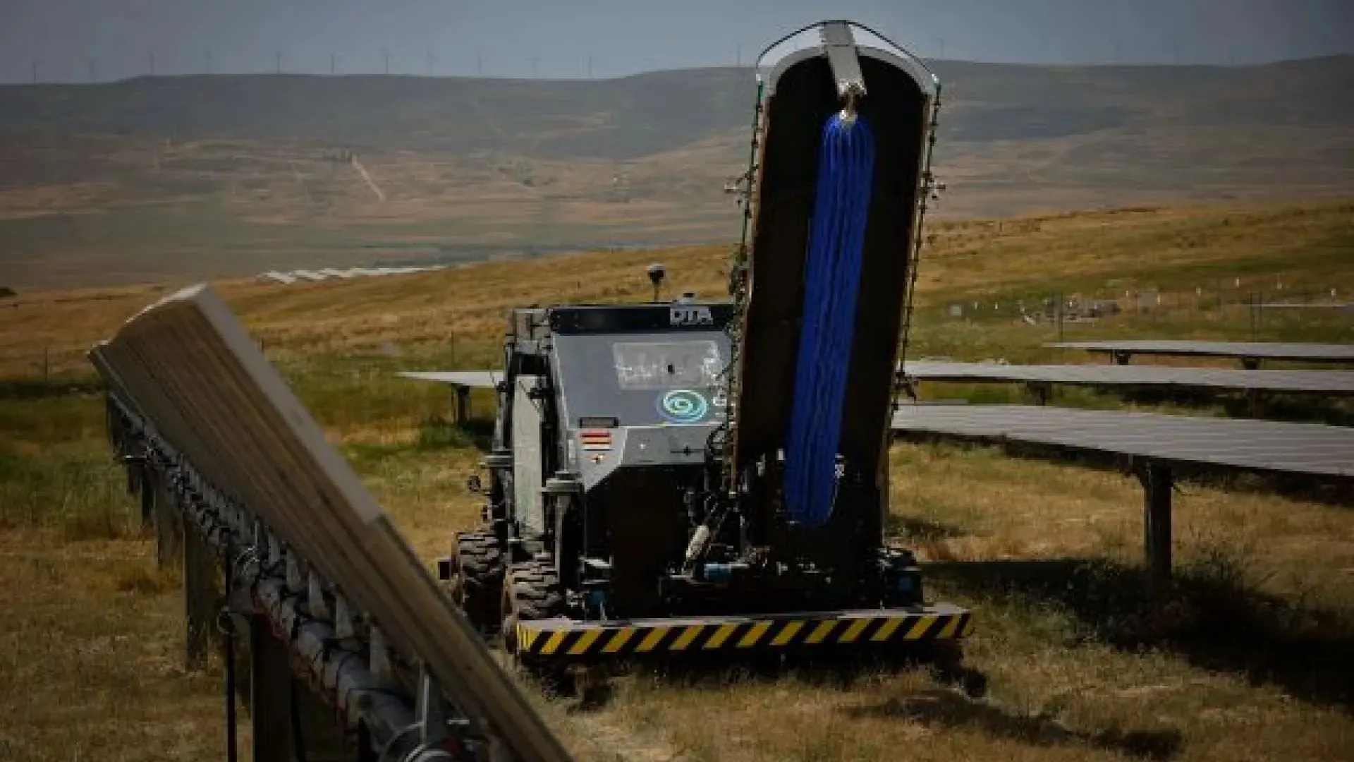 Prueban robots y drones para automatizar parques solares
